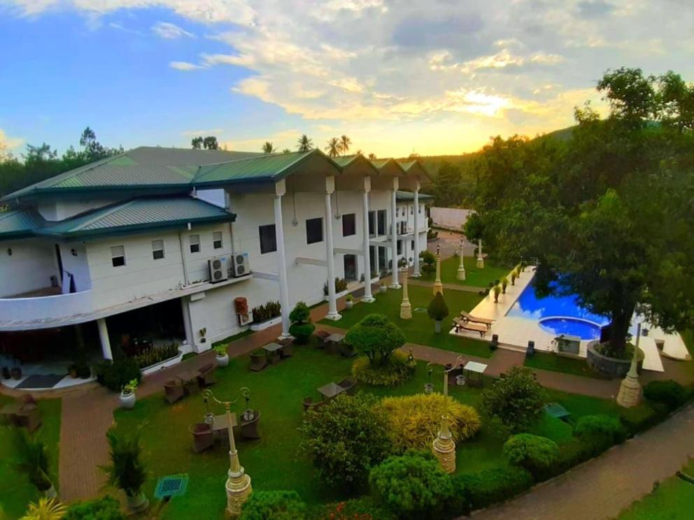 Seethawaka Regency Avissawella Kültér fotó